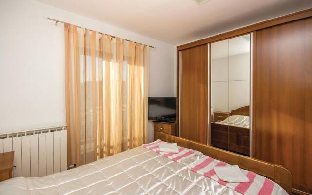 Stunning Home in Cavle With Wifi and 3 Bedrooms