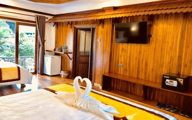 Merry Riverside Hotel