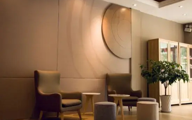 Home Inn Cangshan Zhongxin Road Commercial Street Branch