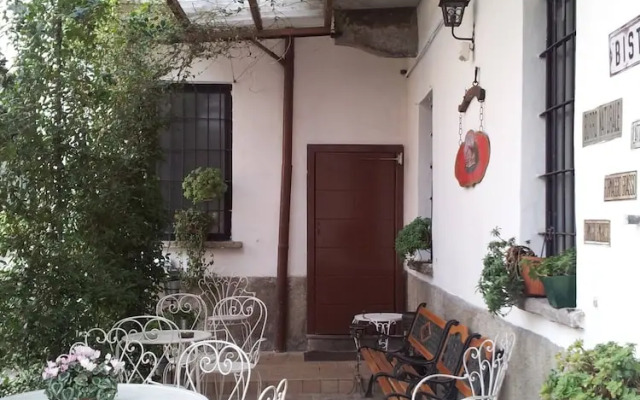 "trilocale In Corte Dell'800"