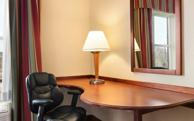 Hampton Inn & Suites Williamsburg Historic District