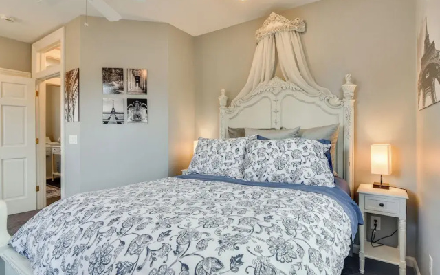 2 Mi to Bay Park: Milwaukie Getaway on 1 Acre!