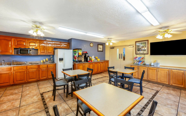 Days Inn by Wyndham Lexington