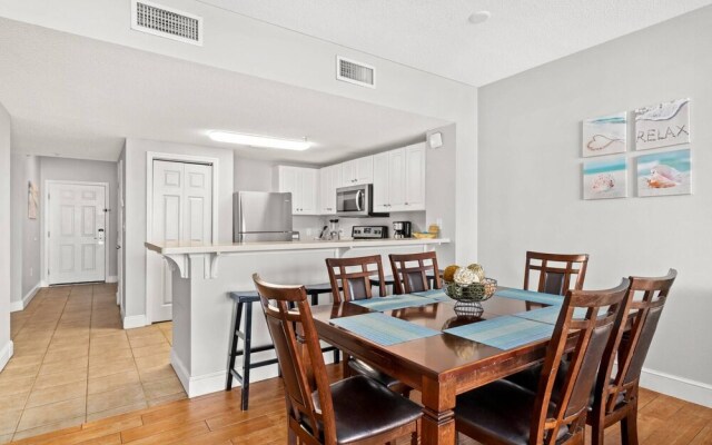 Majestic Beach Towers by iTrip