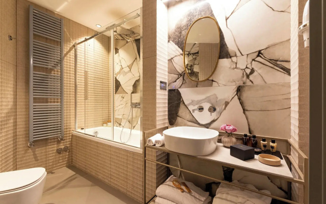 Loly Boutique Hotel