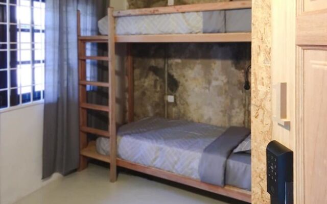 SPOT ON 90746 Vspace Guesthouse & Cafe