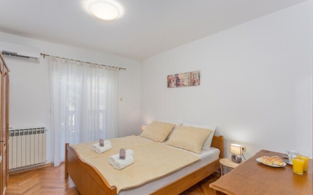 Beautiful Apartment in Malinska With Wifi and 2 Bedrooms