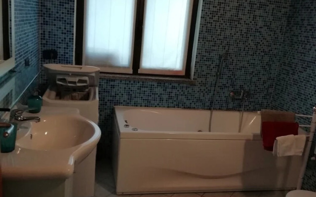 Comfortable attic with parking space in Chiavari