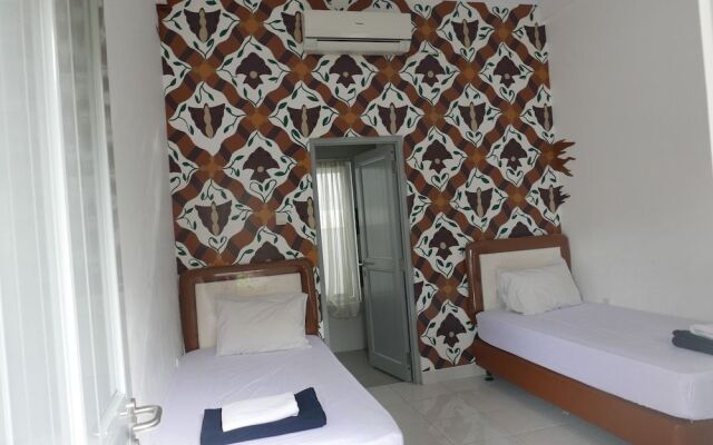Retra's Hostel