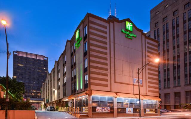 Holiday Inn & Suites Chicago - Downtown, an IHG Hotel