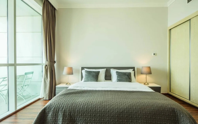 Upscale 1BR - Sea Views - Direct Beach Access!