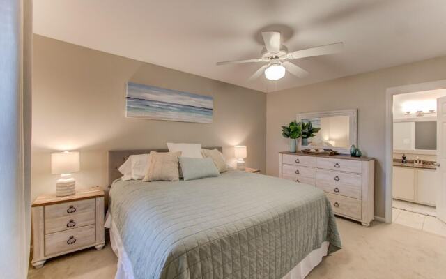 Full Condo w/ Pool & Gym, Sleeps 4