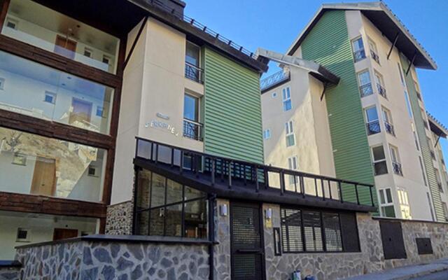 Apartamentos Surynieve Serraneu