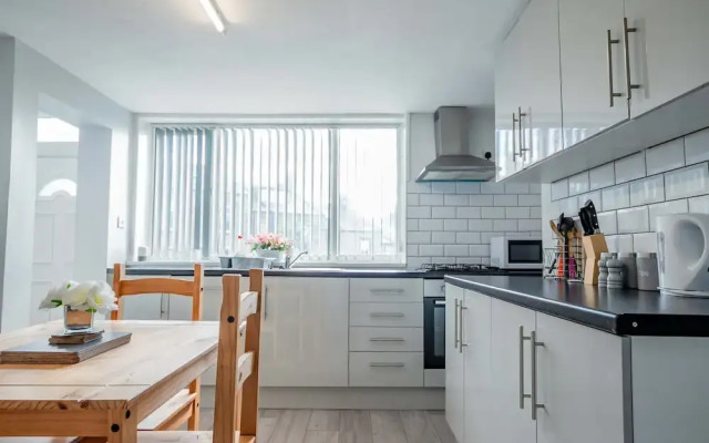 Host Stay Park Cliffe House