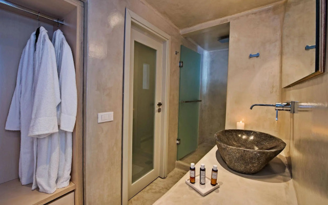 Porto Fira Suites