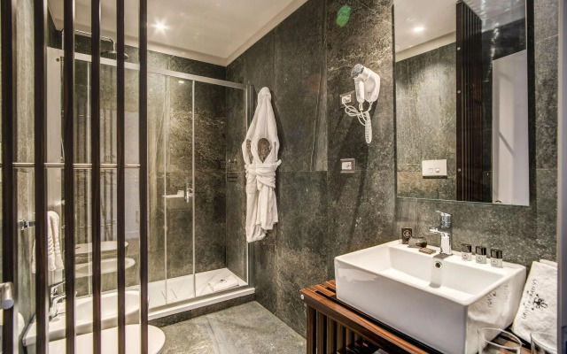 Hotel 77 Seventy-Seven