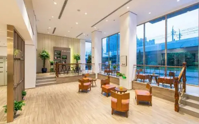 HanTing Hotel (Dalian Development Zone Subway Station)