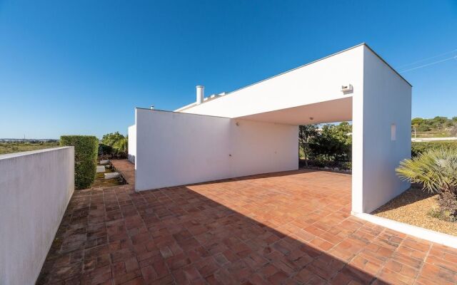 2 Bedroom Luxury Home With Pool in Patroves