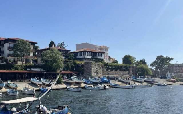Sea View 1 Bed Apartment With Stunning Ocean Views