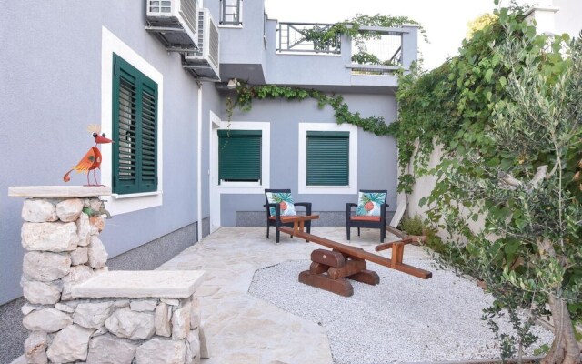 Stunning Home in Sevid With Wifi and 5 Bedrooms
