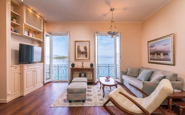 Mouragia Luxury Seaview Suite by Konnect