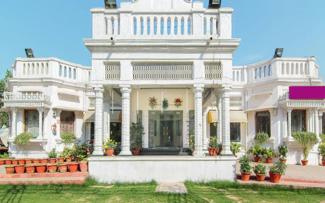 OYO 13097 Lukergunj Holidays