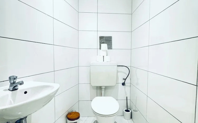 Lovely 4BR Apt Near Kaufpark Alterlaa