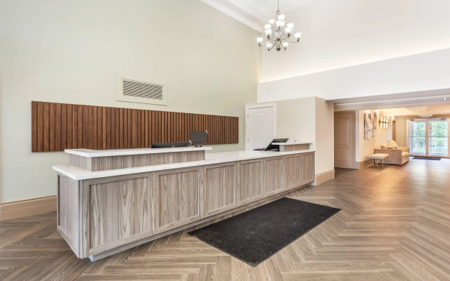 Velora Hinton, Ascend Hotel Collection