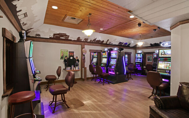 Guest House Inn & Suites