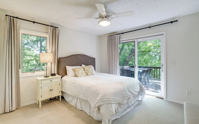 The Bella Vista Lakeside Treehouse: Dock & Kayaks!