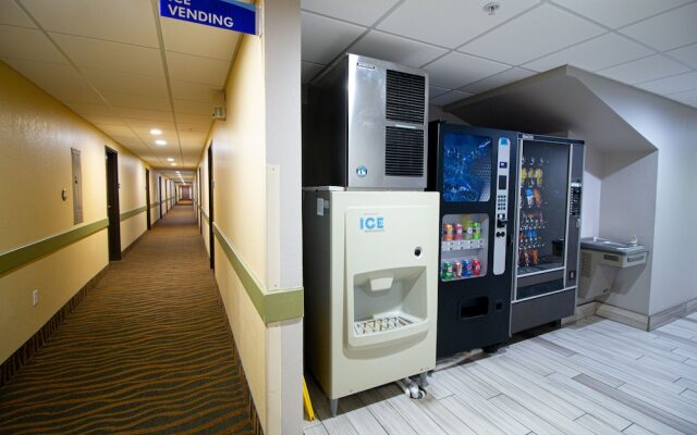 SureStay Plus Hotel by Best Western Tulsa East (Ex. Super 8 by Wyndham Tulsa OK)