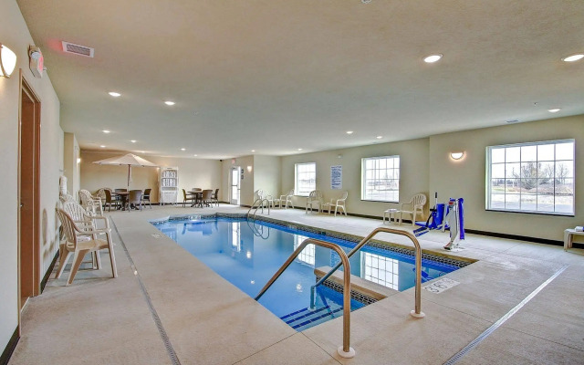 Cobblestone Hotel & Suites – Pulaski/Green Bay