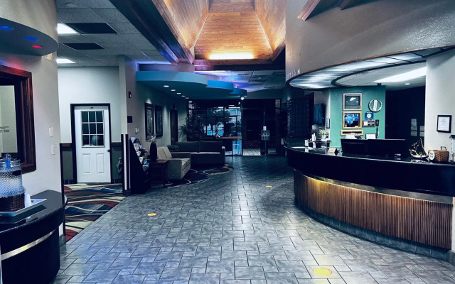 Apple Tree Inn and Suites