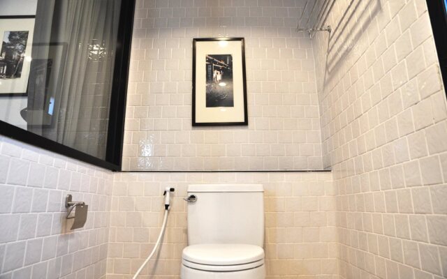 C Room (Chomchan) at Airport