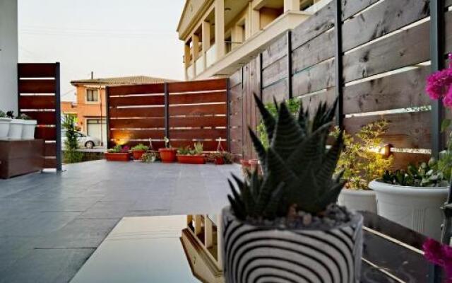 Elia Room & Garden II (new entry)