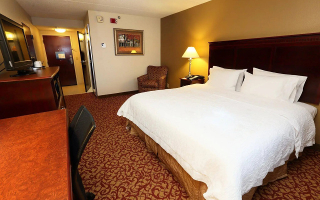 Hampton Inn & Suites Charlottesville-At the University
