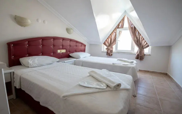 Basil's Apart Hotel