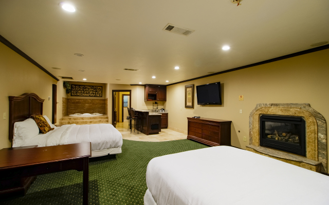 OYO Pinewood Inn & Suites Silsbee