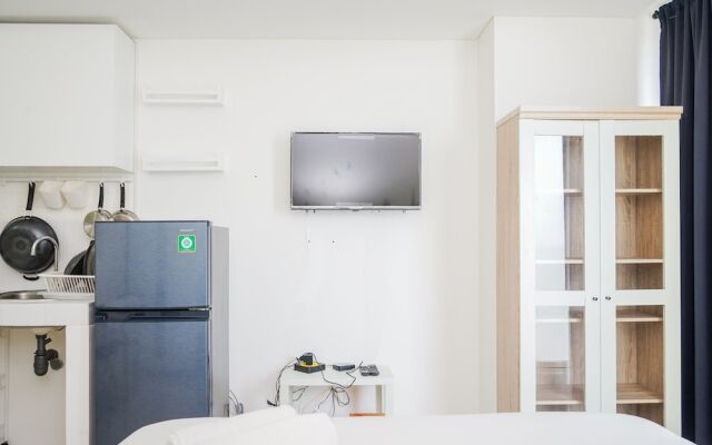 Beautiful and Comfy Studio at Silk Town Apartment