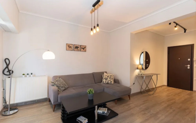 Sea Breeze Suite Next to Flisvos Marina