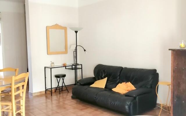 Apartment With 2 Bedrooms in Arles, With Wifi - 30 km From the Beach