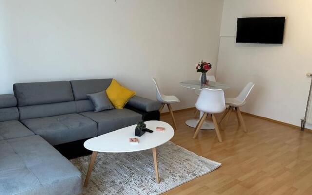 Modern Flat incl Parking, near Metro U1