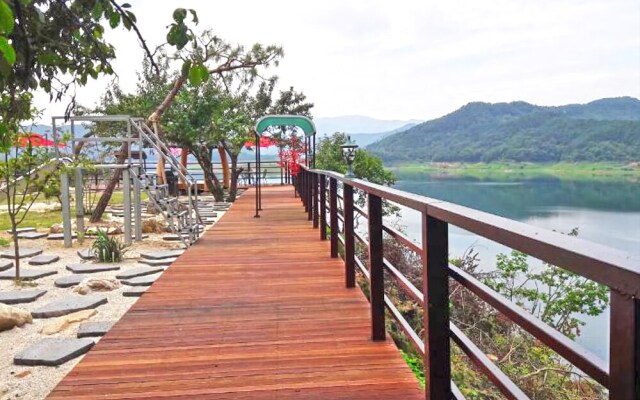Jinan Yongdam dam Haneul Pension