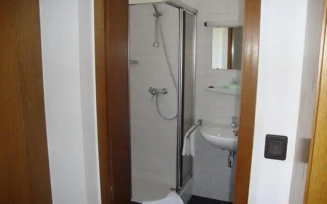 Engel 16 - Adults Only