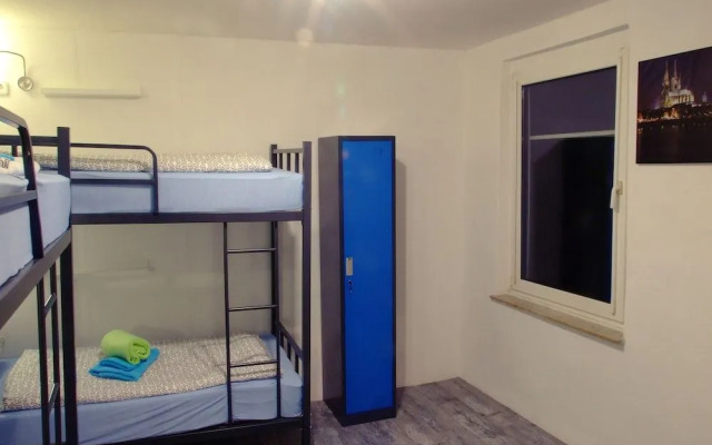 The Penny Pincher Inn - Hostel