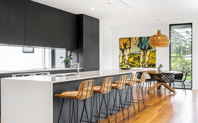 Your Luxury Escape - Scenic Vista