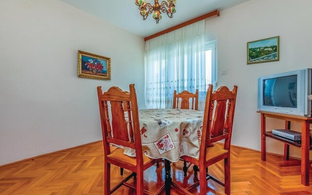 Awesome Apartment in Jadranovo With 2 Bedrooms and Wifi