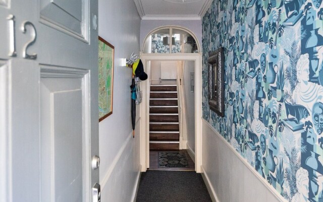 Dream Stays Bath - Trim Street Townhouse with Hot tub