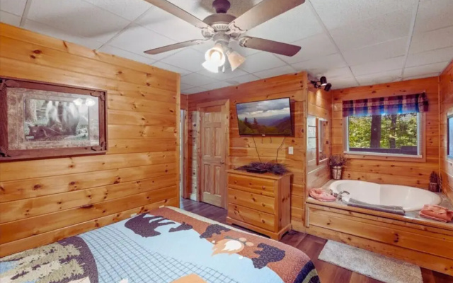 Backwoods Secluded Cabin Escape for 8 Guests