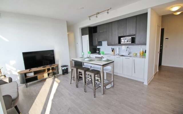 Executive 3Br in Entertainment District